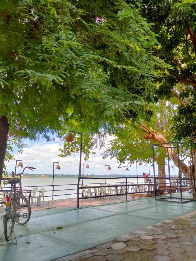 Pilgrim'S Kitchen & Inn Savannakhet Eksteriør billede